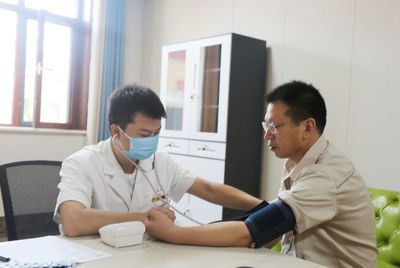 我院開展省級(jí)勞模免費(fèi)健康體檢活動(dòng)，以健康服務(wù)致敬勞動(dòng)者
